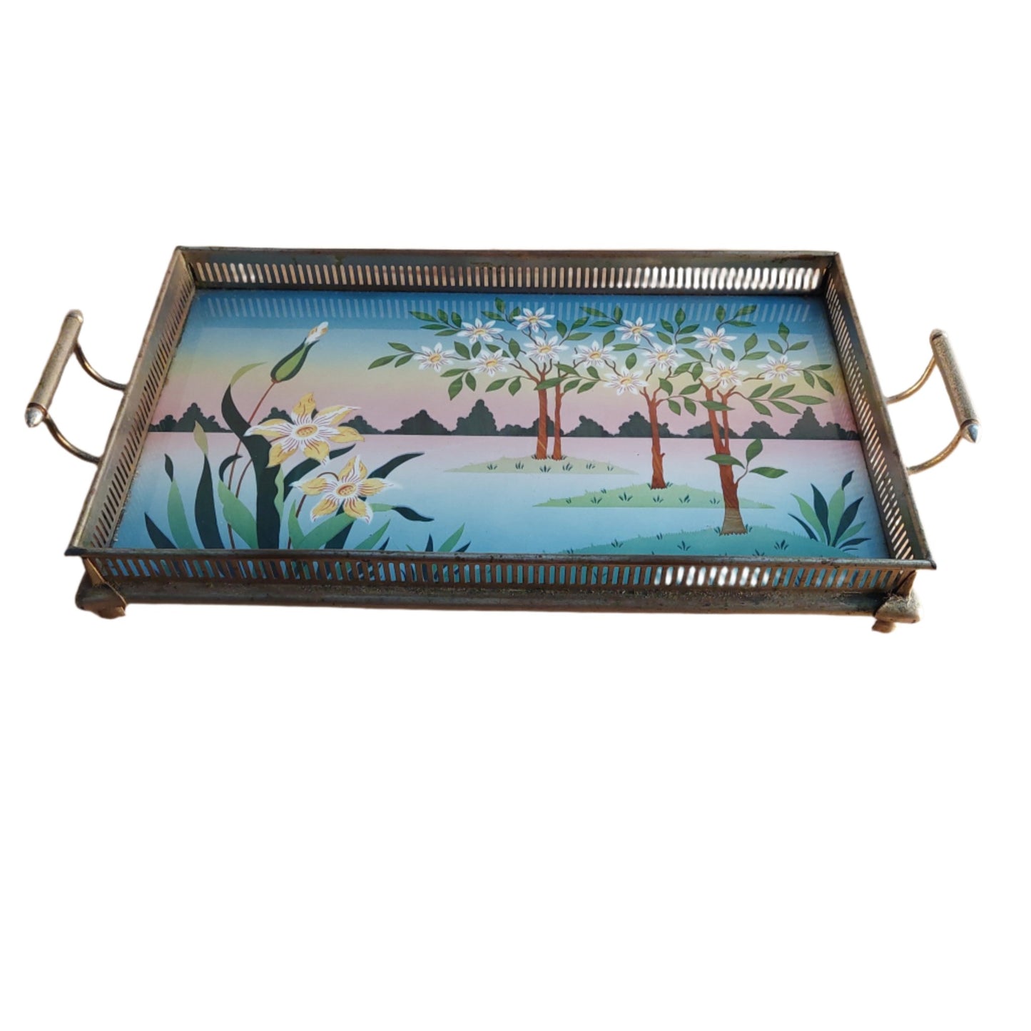 vassoio d'argento con ceramica floreale